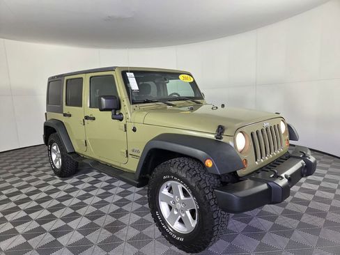Used 2013 Jeep Wrangler Unlimited Sport image 2