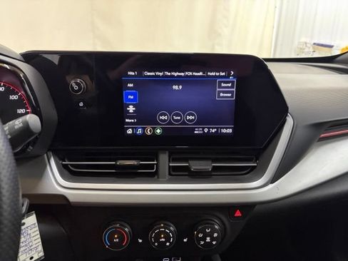 Used 2024 Chevrolet Trax RS w/ Driver Confidence Package FWD image 30