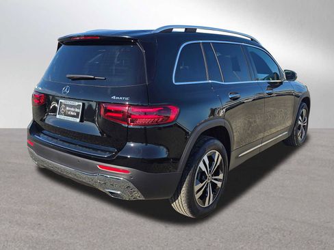 Used 2025 Mercedes-Benz GLB 250 4MATIC image 3