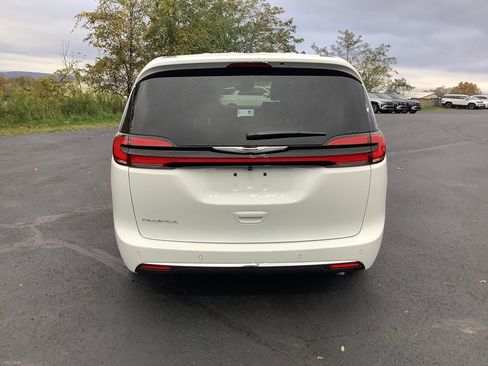 New 2026 Chrysler Pacifica Select image 5