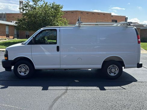 Used 2025 Chevrolet Express 2500 w/ Driver Convenience Package RWD image 4