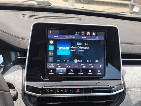 Used 2022 Jeep Compass Latitude w/ Sun and Sound Group FWD image 11