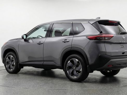 Used 2025 Nissan Rogue SV image 6