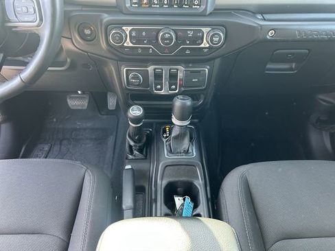 Used 2022 Jeep Wrangler Sport S image 17