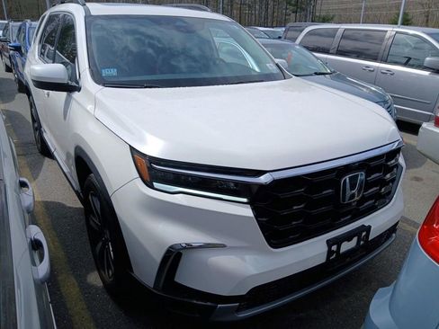 Used 2024 Honda Pilot Elite image 2
