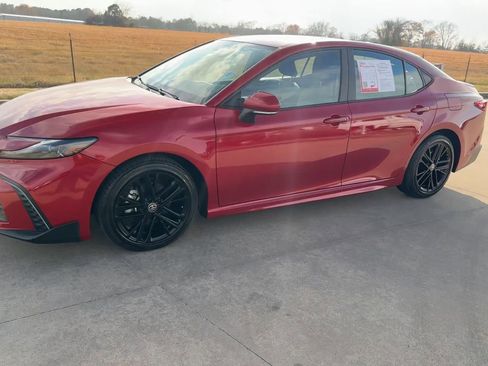 Used 2025 Toyota Camry SE image 5