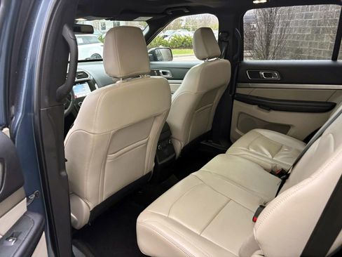 Used 2018 Ford Explorer XLT w/ Equipment Group 202A image 26