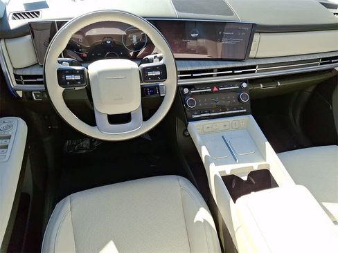 Used 2025 Hyundai Santa Fe Calligraphy image 12