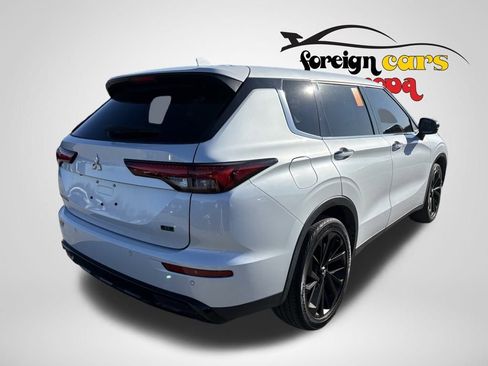 Used 2023 Mitsubishi Outlander SE Black Edition image 10