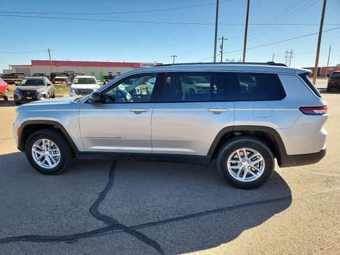 Used 2023 Jeep Grand Cherokee L Laredo w/ Luxury Tech Group I image 2