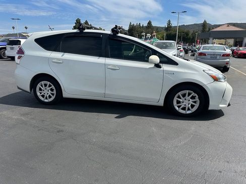 Used 2016 Toyota Prius V Three FWD image 5
