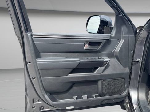 Used 2025 Toyota Sequoia Platinum AWD/4WD image 16