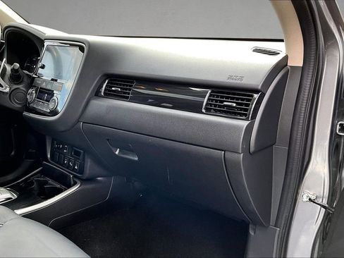 Used 2018 Mitsubishi Outlander GT image 25