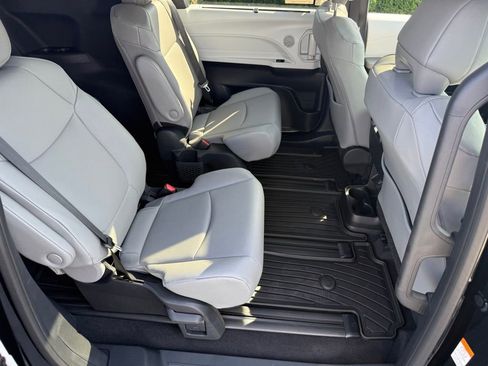 New 2026 Toyota Sienna XLE image 40