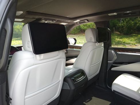 Used 2026 Cadillac Escalade Platinum Sport w/ LPO, ONYX Package AWD/4WD image 26