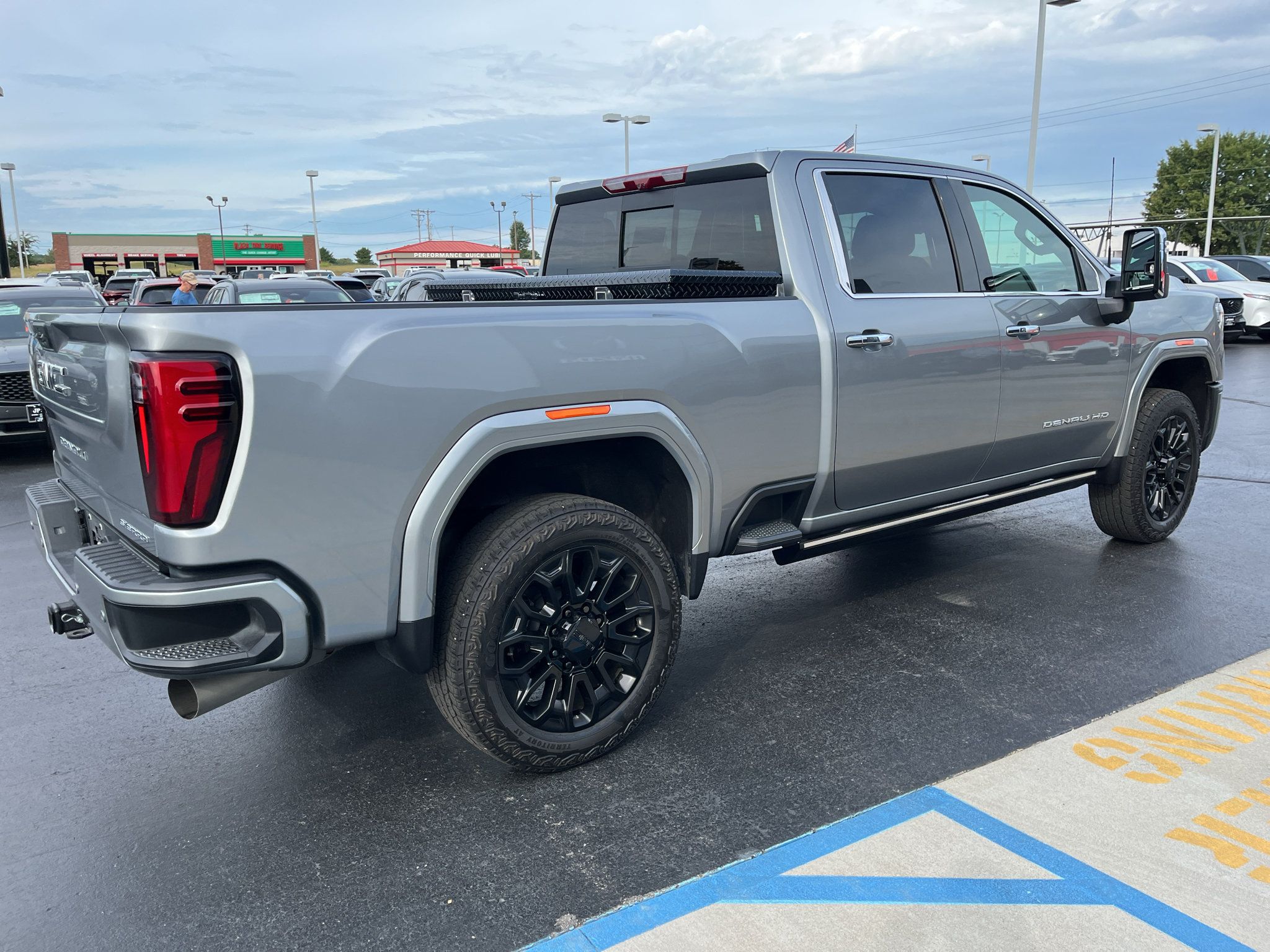 Used 2025 GMC Sierra 2500 Denali Ultimate AWD/4WD image 9