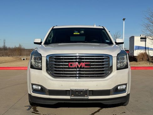 Used 2017 GMC Yukon XL SLT w/ Premium Edition image 2