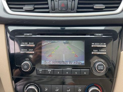 Used 2016 Nissan Rogue S image 18