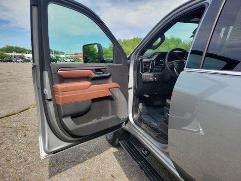 New 2026 GMC Sierra 2500 Denali Ultimate AWD/4WD image 17