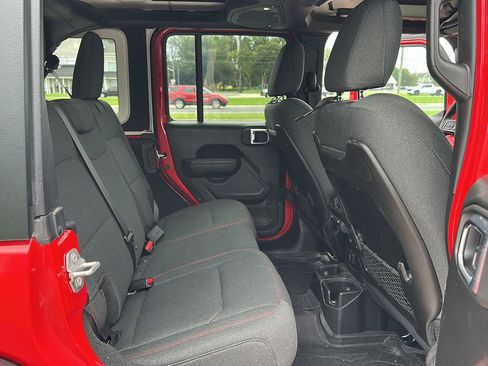 Used 2024 Jeep Wrangler Unlimited Rubicon w/ Convenience Group AWD/4WD image 11
