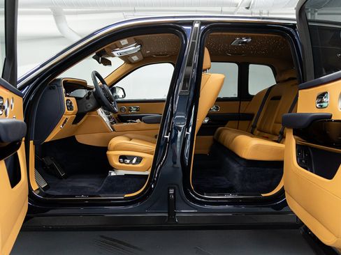 Certified 2025 Rolls-Royce Cullinan AWD/4WD image 29