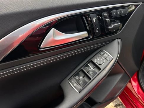 Used 2018 INFINITI QX30 Sport FWD image 11