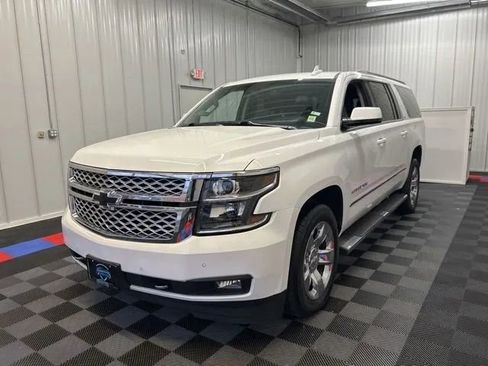 Used 2017 Chevrolet Suburban LT w/ LT Signature Package AWD/4WD image 6