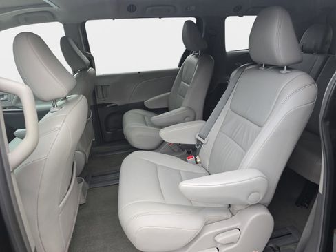 Used 2016 Toyota Sienna XLE image 15