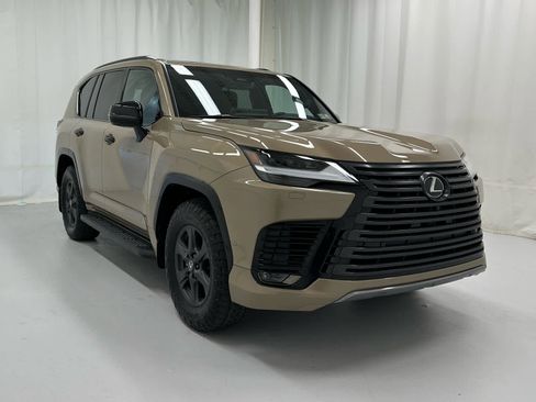 Used 2025 Lexus LX 700h Overtrail w/ Accessory Package (Z1) AWD/4WD image 1