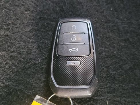 Used 2019 Toyota RAV4 Limited FWD image 29