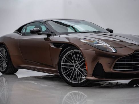 Used 2024 Aston Martin DB12 Coupe RWD image 2