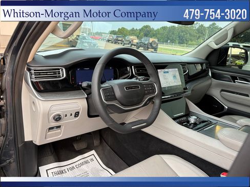 Used 2023 Jeep Wagoneer L Series II AWD/4WD image 10