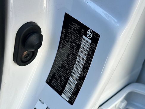 Certified 2025 Toyota Corolla SE w/ Convenience Package image 28