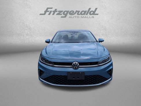 Used 2025 Volkswagen Jetta SE FWD image 2