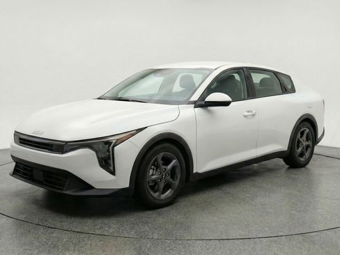 Used 2025 Kia K4 FWD image 3
