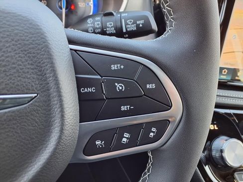 New 2026 Chrysler Pacifica Limited w/ Trailer Tow Group image 12