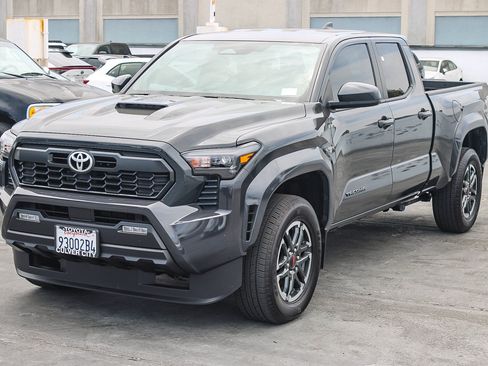 Certified 2024 Toyota Tacoma TRD Sport AWD/4WD image 3