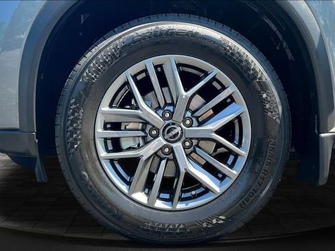 Used 2025 Nissan Rogue S FWD image 32