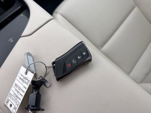 Used 2025 Lexus ES 350 w/ Premium Package image 23