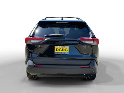 Used 2019 Toyota RAV4 LE FWD image 4