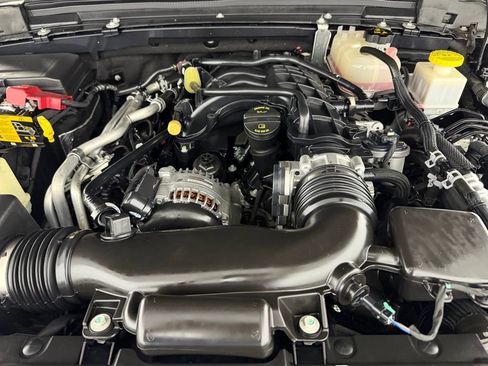 Certified 2023 Jeep Gladiator Overland w/ LED Lighting Group image 32