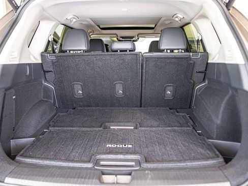Used 2025 Nissan Rogue SL w/ Tech Package AWD/4WD image 16