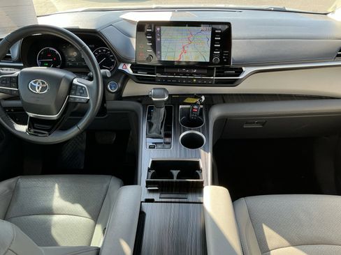 Used 2023 Toyota Sienna Limited image 20