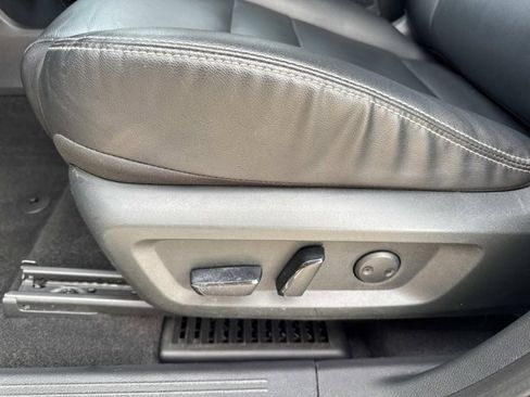 Used 2023 Nissan Rogue SL w/ SL Premium Package image 10