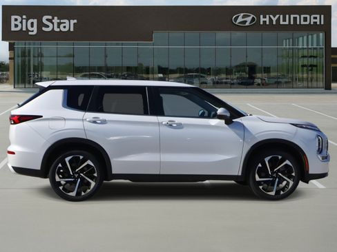 Used 2024 Mitsubishi Outlander SE image 5