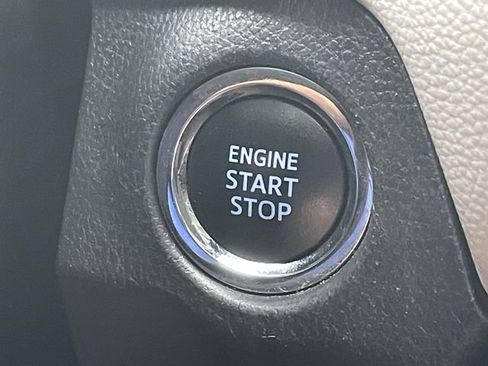 Used 2019 Toyota RAV4 XLE AWD/4WD image 27