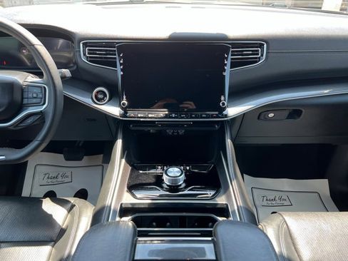 Used 2022 Jeep Wagoneer Series I image 13