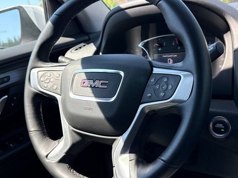 Used 2024 GMC Terrain SLT AWD/4WD image 12