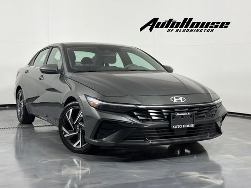Used 2025 Hyundai Elantra SEL FWD image 1