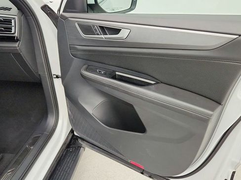 Used 2024 Volkswagen Atlas Cross Sport SE image 23